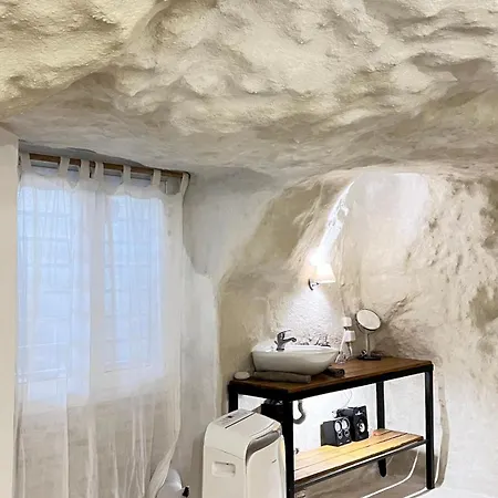 Cave House Apartament *